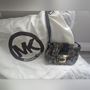 Barely worn cute little. Michael kore's canvas style logo, shoulder strap purse